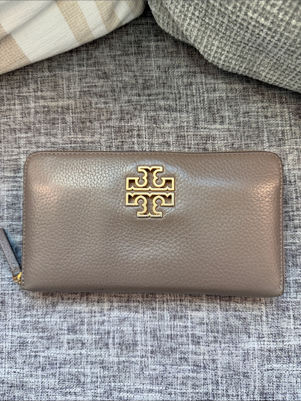 Tory Burch Pebbled Leather Zip Wallet in Taupe with Gold Logo
